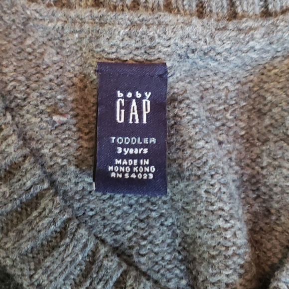 Gap Sweater Vest and Oxford Shirt - Picture 7 of 9